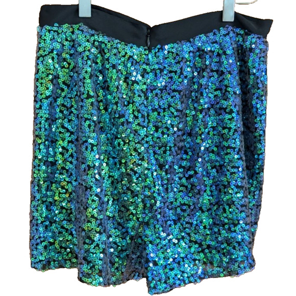 BCBG Mermaid Sequin GREEN BLUE Shorts Size 8 NEW NWT Holiday Chic - Picture 3 of 5